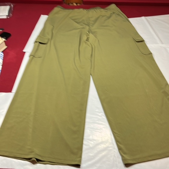LISA RINNA OLIVE GREEN PULL ON CARGO PANTS WIDE LEG knit Flowy stretch waist Med - Picture 12 of 12